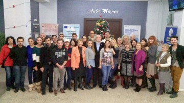 Studenţii şi profesorii de la Şaguna au împodobit bradul de Crăciun